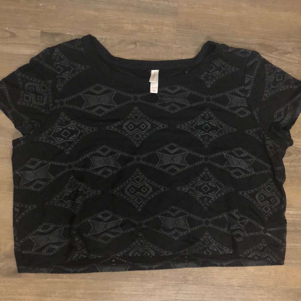 Black geometric pattern crop top